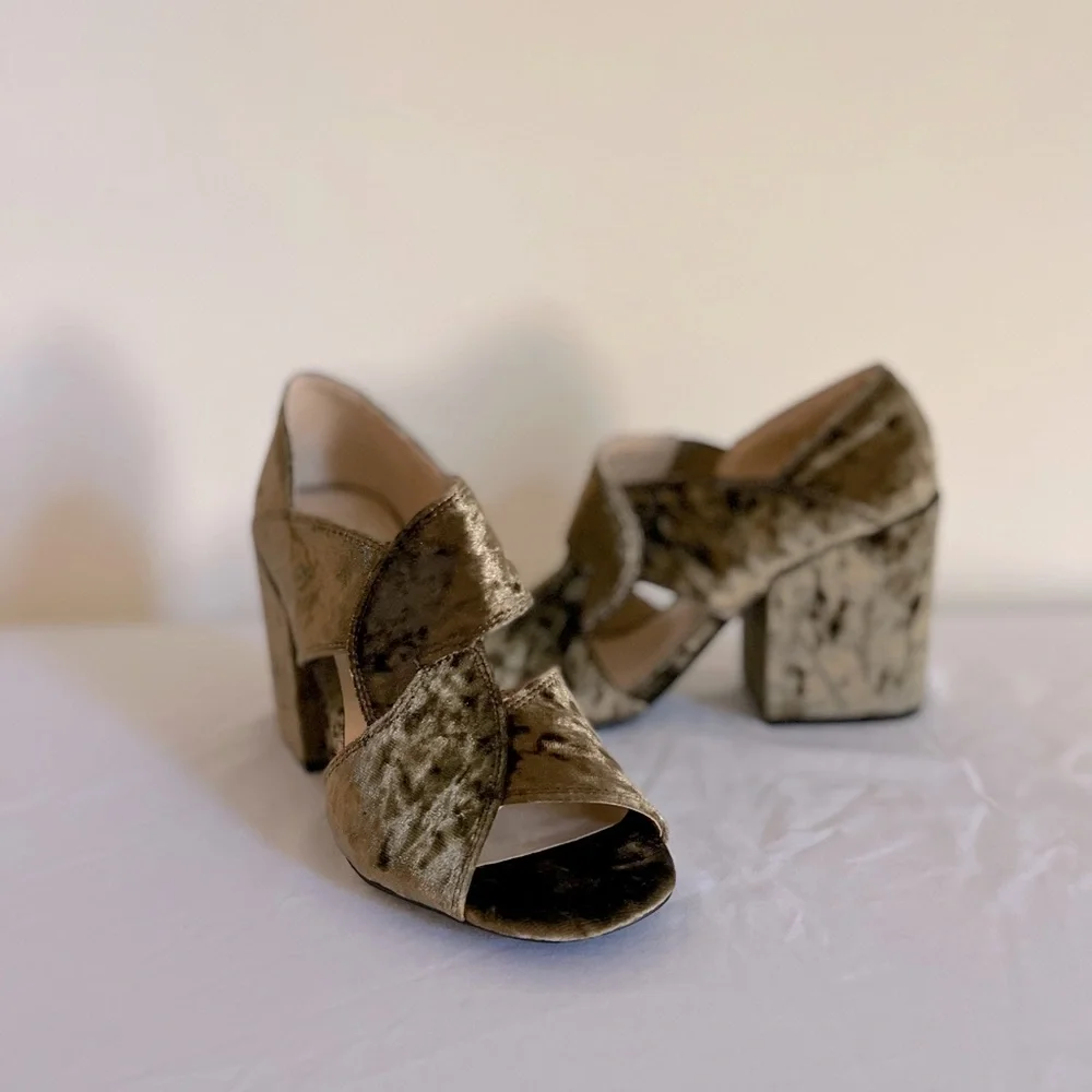 Cabi - Suede Wedges